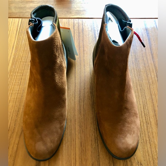 Versatile Bogs Vista Rugged Zip Snow Boots in Cognac  Suede, Women’s Size 9 - Picture 2 of 9